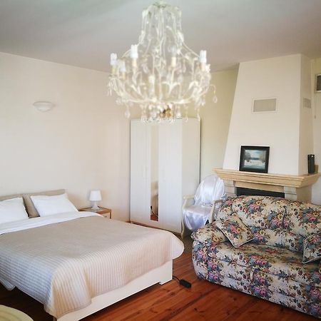 Irena Family House Hotel VNO Buitenkant foto