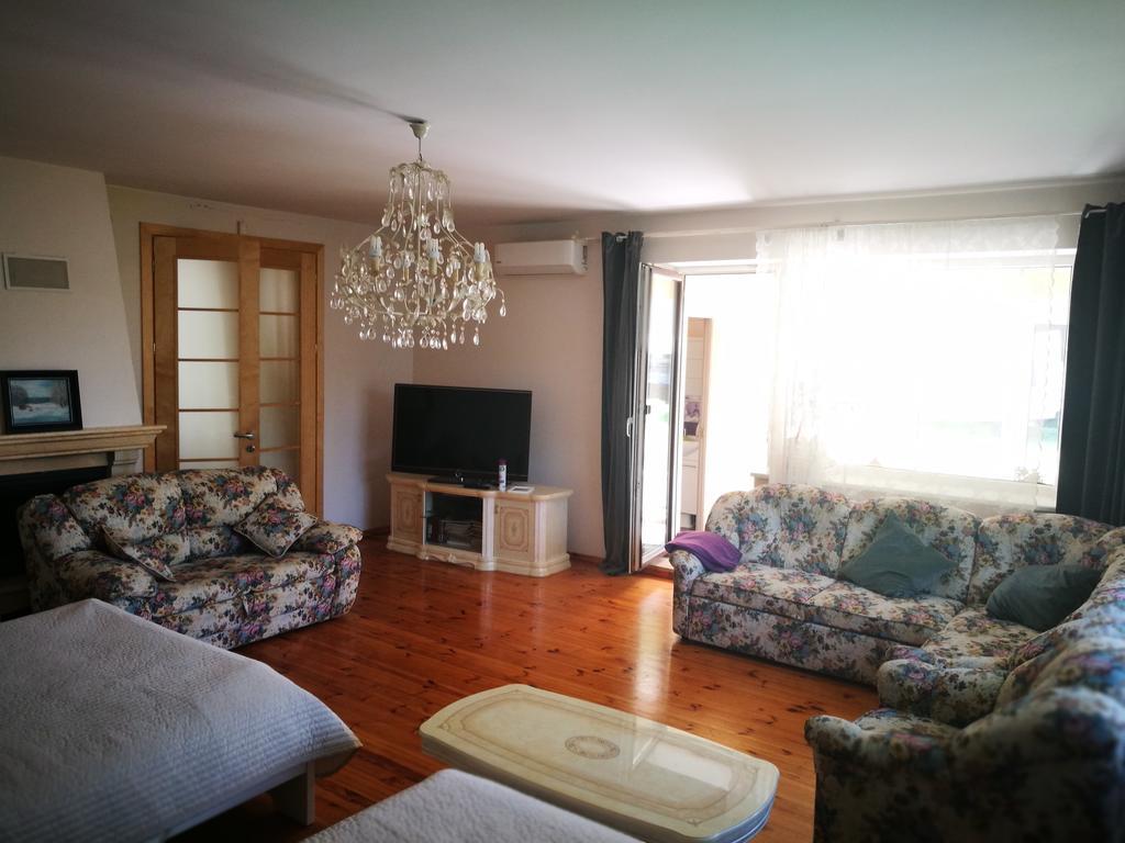 Irena Family House Hotel VNO Buitenkant foto
